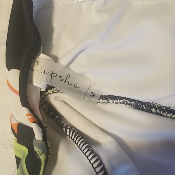 Cupshe Deep V Floral Bathing Suit - Picture 3 of 3